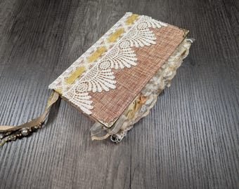 Handgemachtes Weihnachts Junk Journal, - Flexibles Hardcover, 1 Signatur, 84 Seiten, 8.5 "x5.5"