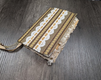 Handgemachtes Weihnachts Junk Journal, - Flexibles Hardcover, 1 Signatur, 84 Seiten, 8.5 "x5.5"
