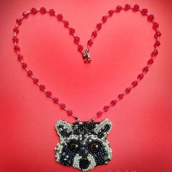 valentines day, racoon, racoon necklace, beaded racoon, bead embroidery, handmade racoon, mapache, collar de mapache, mapache hecho a mano