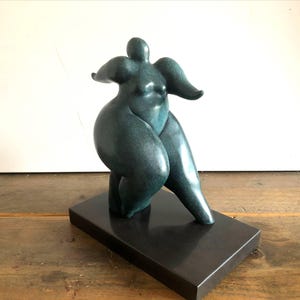 Beautiful Bronze Sculpture in Niki de Saint Phalle Style Nana Figure Big Woman Skulptur Bronze