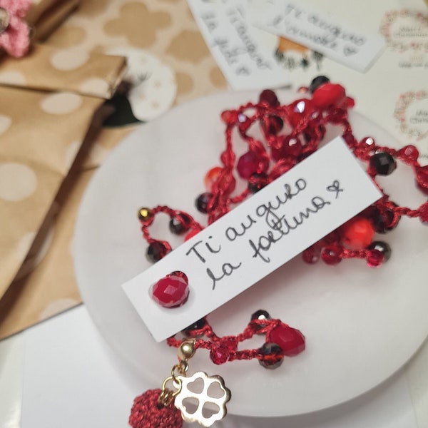 COLLIER DE VOEUX avec chaînes au crochet et cristaux ROUGES avec carte de voeux