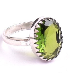 Handgemachter Natürlicher Grüner Peridot Edelstein-Hochwertiger Ring-925 Starling Silber-Grüner Moderner Ring-Hochzeitsschmuck-Halbedelstein