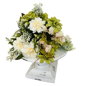 Flores elegantes: buquê artificial de dália/samambaia/berry bush de 15,75 polegadas em creme, verde e rosa claro-FB189539