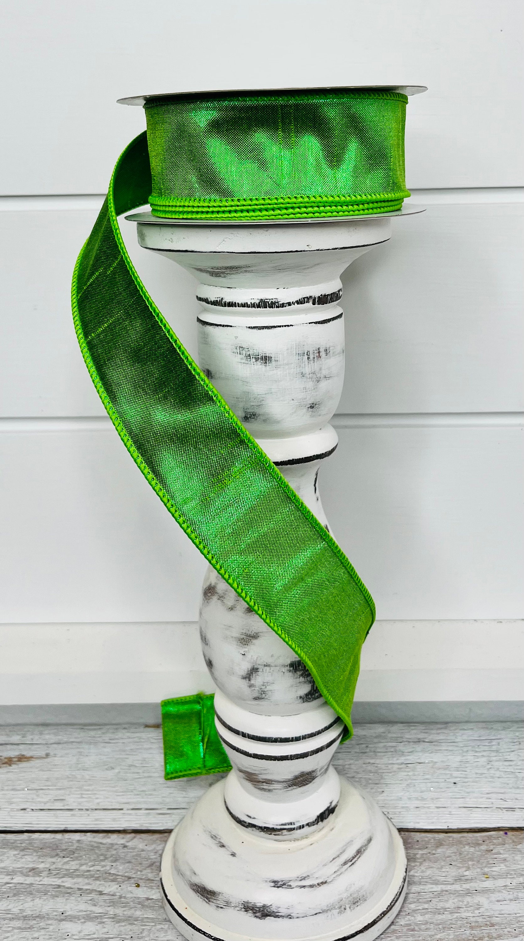 1.5 Lustrous Glitter Ribbon: Emerald Green (10 Yards)