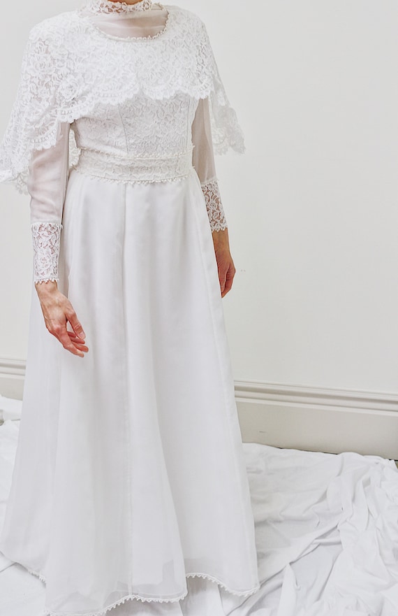 Vintage 1950’s lace ivory wedding dress with lace