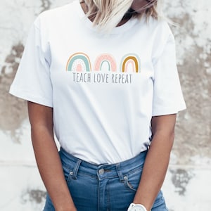 Enseñar amor repetir camiseta / Linda camisa de maestro / camisa de maestro arco iris / camisa de amor de maestro / enseñar amor inspirar / Regalo para maestro