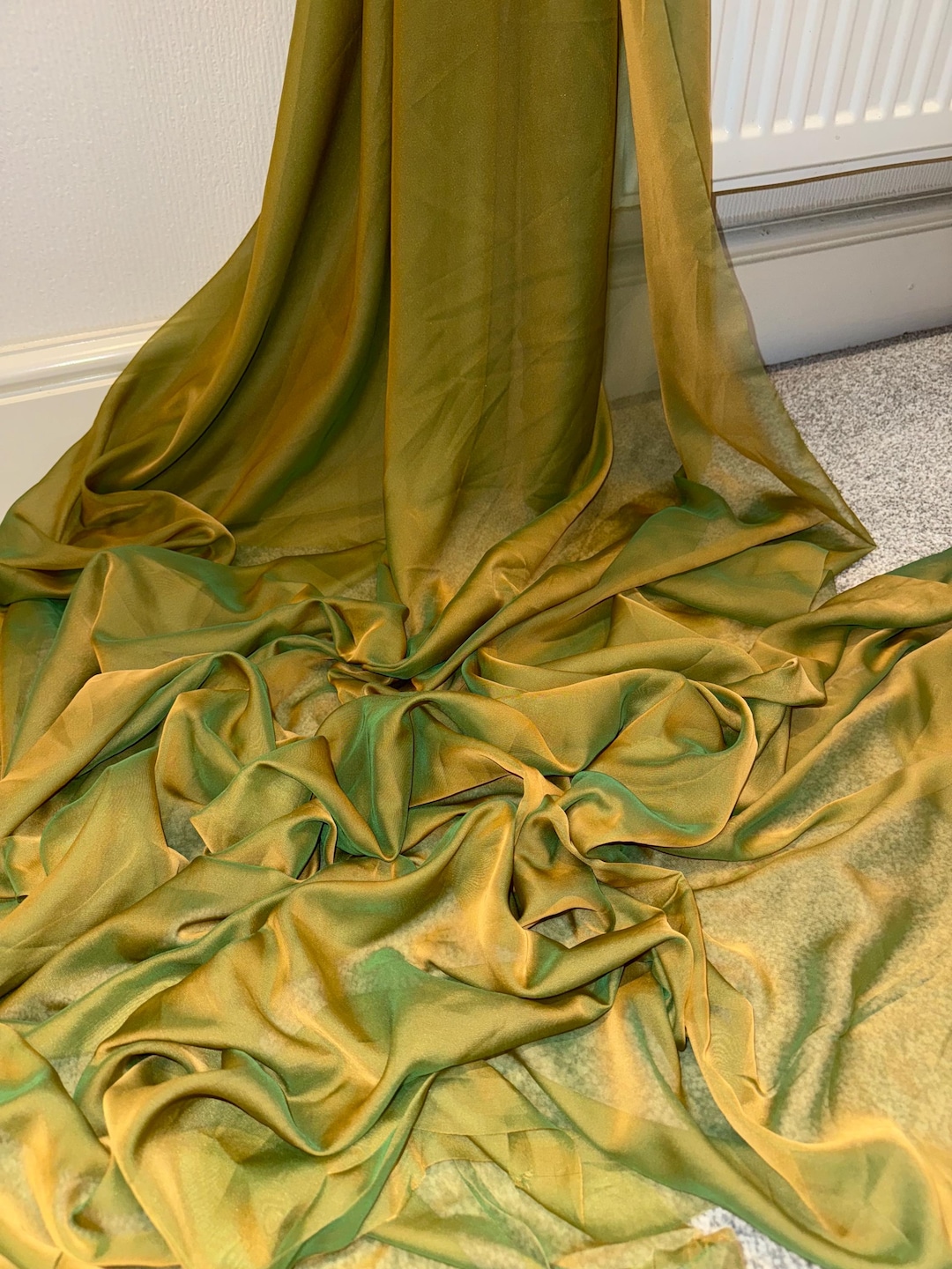 画材 Green gold chiffon 画材 Green gold chiffon Green/gold Two Tone Chiffon Fabric - 58