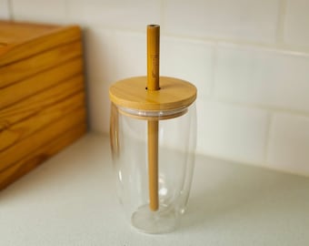 Bicchiere di vetro con coperchio in bambù + cannuccia di bambù / Viaggio / Idea regalo / Caffè freddo / Tazza di vetro / Bambù / Sostenibile / Cannuccia + Coperchio /