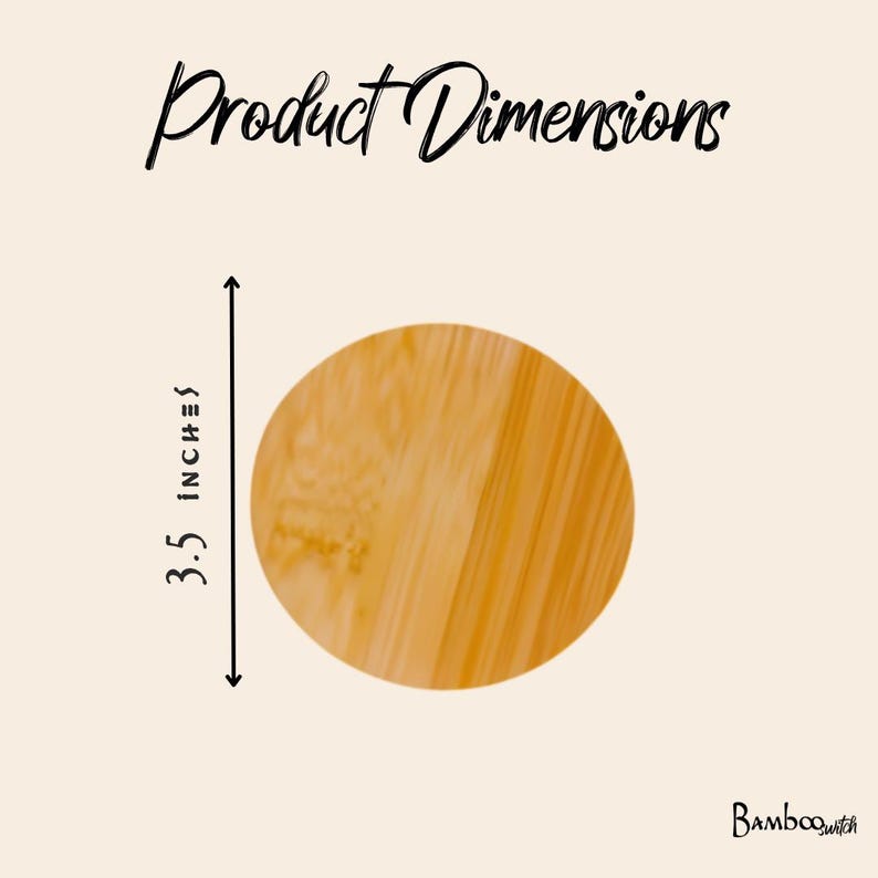 Puede incluir: Un objeto circular de bamb&uacute; con un patr&oacute;n de grano de madera marr&oacute;n claro. El texto Product Dimensions aparece en la parte superior y Bamboo Switch en la parte inferior derecha. Una flecha vertical indica una medida de 8,89 cm.
