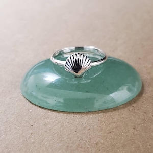 Q925 Sterling Silver Charm Shell Ring | Lady Ring Size 6 to 9 US | Small Shell on Ring | Solid Ring | Simple Boho Ring | Little Mermaid Ring