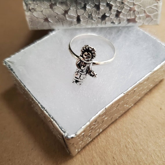 Q925 Kachina Doll Ring Lady Ring Size to US Small Kachina