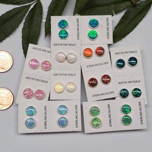 Q925 Boucles d'oreilles en opale 8 mm | Boucles d'oreilles en opale de feu | Boucles d'oreilles en argent sterling | Bijoux d'opale mexicaine | Boucles d'oreilles petites opales | Vêtements de tous les jours