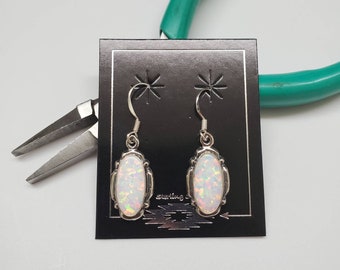Q925 Lange Ovale Weiße Opal Ohrhänger | Sterling Silber Ohrringe | Feuerweißer Opal Schmuck | Weiße Opal Ohrringe | Hergestellt in USA