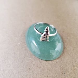 Q925 Sterling Silber Charm Kojotenring | Lady Ring Größe 6 bis 9 US | Kleiner Koyote auf Ring | Massiver Ring | Schlichter Ring für Hunde | Howling Wolf Ring