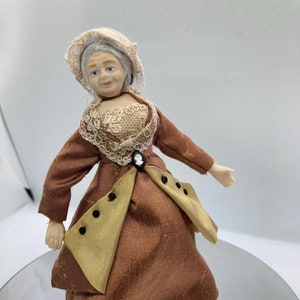 1/12th Victorian Lady in Day Dress