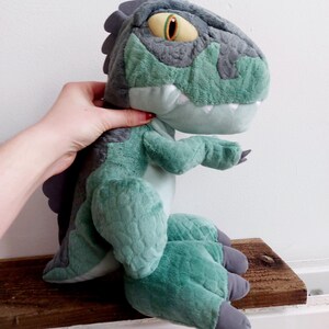 Peluche Jurassic Park – Tyrannosaurus Rex 25 Cm, Collezione Ufficiale The Noble Collection, Tessuto Premium
