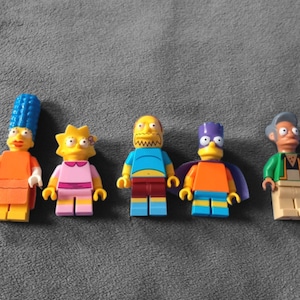 Collectible 1X LEGO The Simpsons Minifigures Includes Marge, Lisa, Comic  Book Guy, Bart, Apu minifigure lego miniature toy collectable