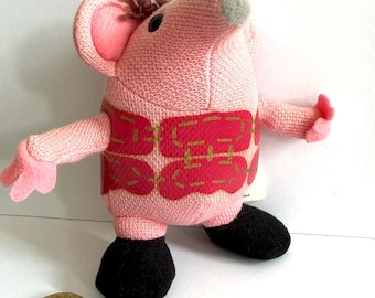 Peluche vintage de Clangers de 1999 con un lazo en el pelo.