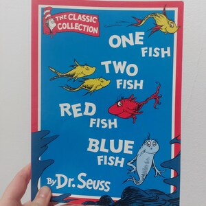 Dr. Seuss - One Fish Two Fish Red Fish Blue Fish (AGE 3+) book for children poetry book for children gift idea for kids childrens story book