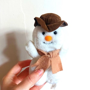 Limited Edition Raymond Briggs Plush Toy - The Snowman, 90s Nostalgic Gift Idea for Walking in the Air, Christmas Present