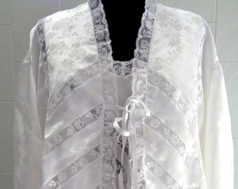Bridal Luxury wedding night dress lingerie  Italy 70s rafined white Peignoir set 48 Nightdress Robe  silk satin with nice Lace media sleeves
