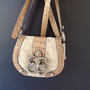 Vintage Italy branded Guess Vintage Shoulder unisex shoulder bag in beige fabric .