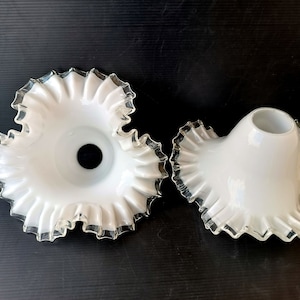 Art Deco Kronleuchter Tassen Vintage italienisches Murano Glas, Tasse in weißem Milchglas, Reparatur Teile Milchglas Tasse mit gekräuseltem Rand