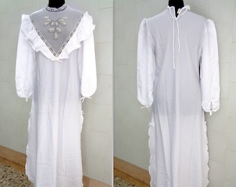 Camisón de novia de lujo italiano con bordados de cuentas blancas y pajettes, fabricado en Italia en los años 80. Traje de noche largo con encaje y decoración floral.
