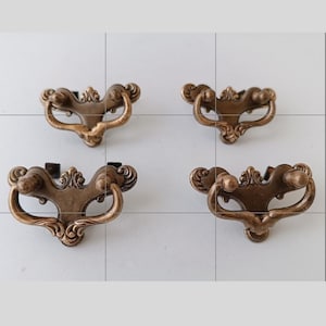 Conjunto de 4 puxadores italianos em latão, ferragens em latão, puxadores com acabamento dourado para armários e gavetas.