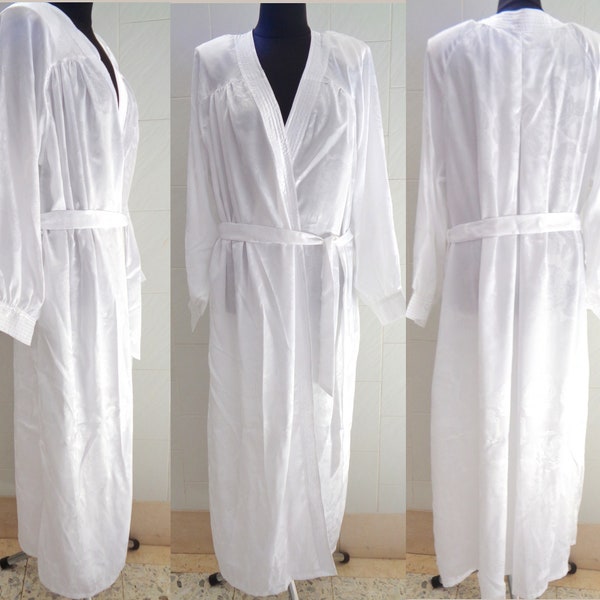 Robe de nuit de luxe lingerie vintage Italie 70s rafined blanc Peignoir ensemble 48 Nightdress Robe satin de soie avec de belles manches de support de dentelle