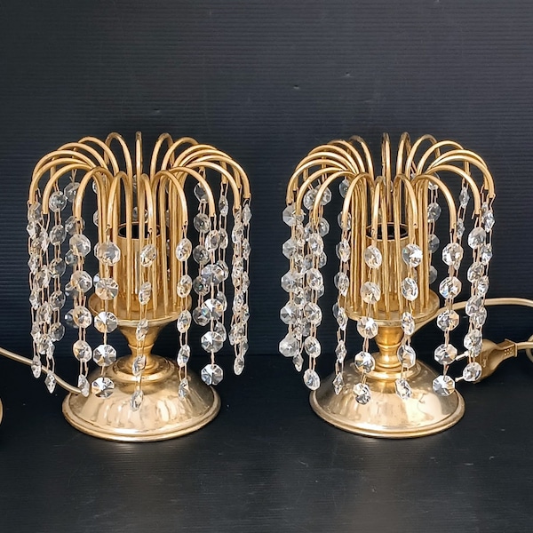 Paire de lampes italiennes vintage en laiton du milieu du siècle avec gouttes de cristal, lampes de chevet vintage, lampes uniques avec gouttes de cristal