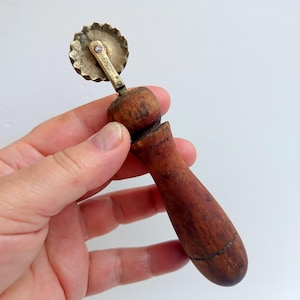 Vintage Italian pasta and pastry roller, retro brass pasta crimper, Brass Pasta Cutter Kitchen Tools Pastry Tools Brass