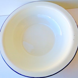 Vintage Enamelled  White  Enamel Wash Basin Bowl Planter, kitchen decor, laundry room decor as works of art, camping wash basin, made in GDR