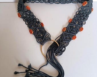 Cinturón de macramé vintage hecho a mano con cuentas de madera – Accesorio bohemio negro, 135 cm de largo
