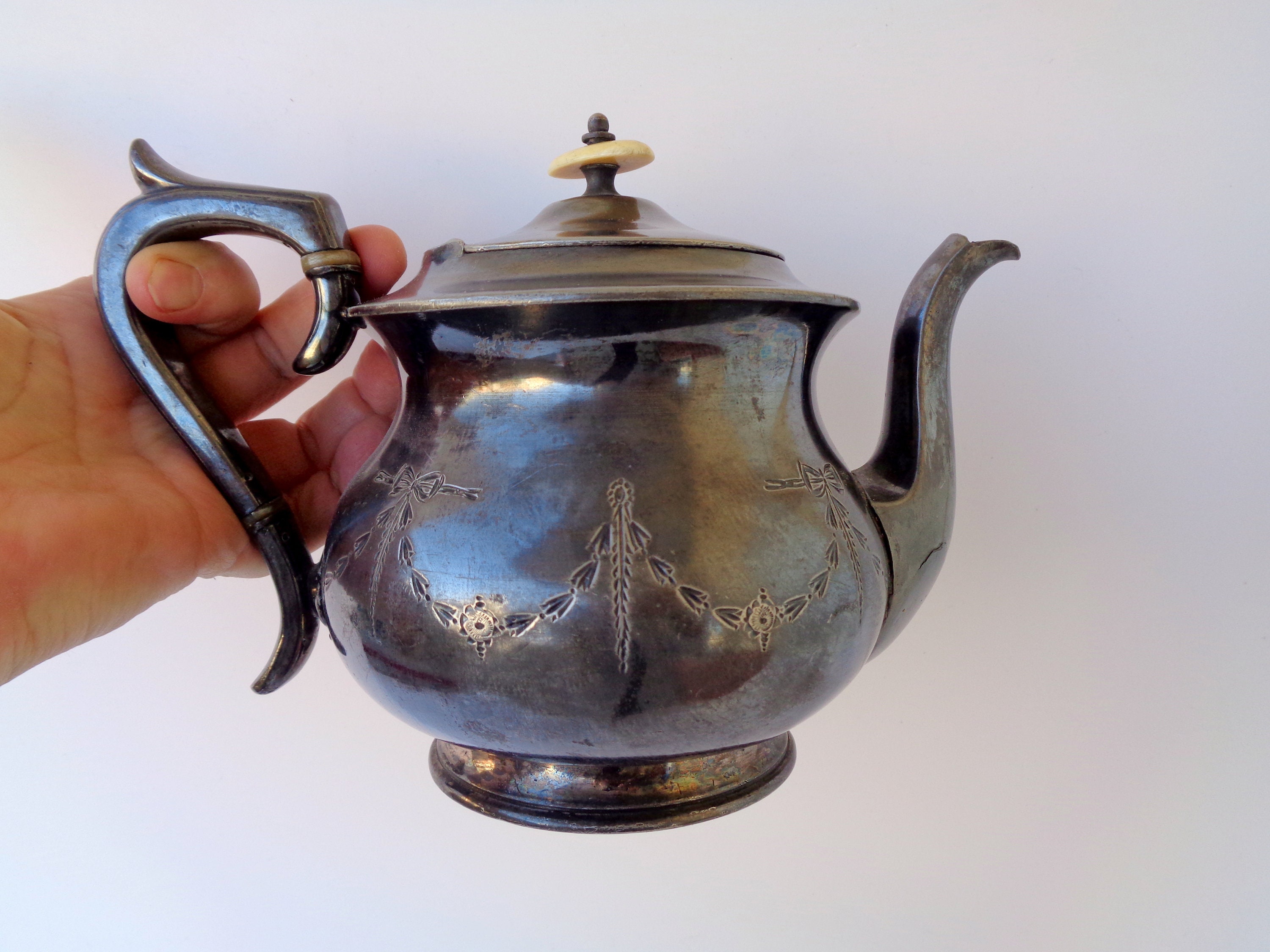 Vintage Sheffield Pewter Hip Flask with Shooting Scene