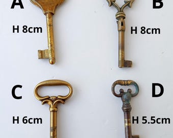 Llaves plegables esqueleto coleccionables italianas antiguas, ornamentadas, elegantes, auténticas llaves de latón para muebles. Llave de cajón de armario de muebles antiguos tipo armadura.