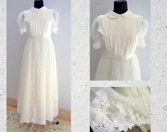 Elegant Italian cream color wedding dress vintage wedding dress with 4-layer skirt