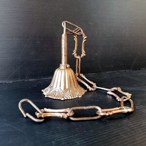 Vintage Italiab brass chain 10 links section of gilt brass chandelier or light fitting suspension hanging chain in good condition