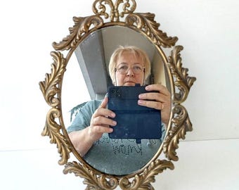 30年代のヴィンテージイタリア製卓上ミラーは、美しく装飾された真鍮の