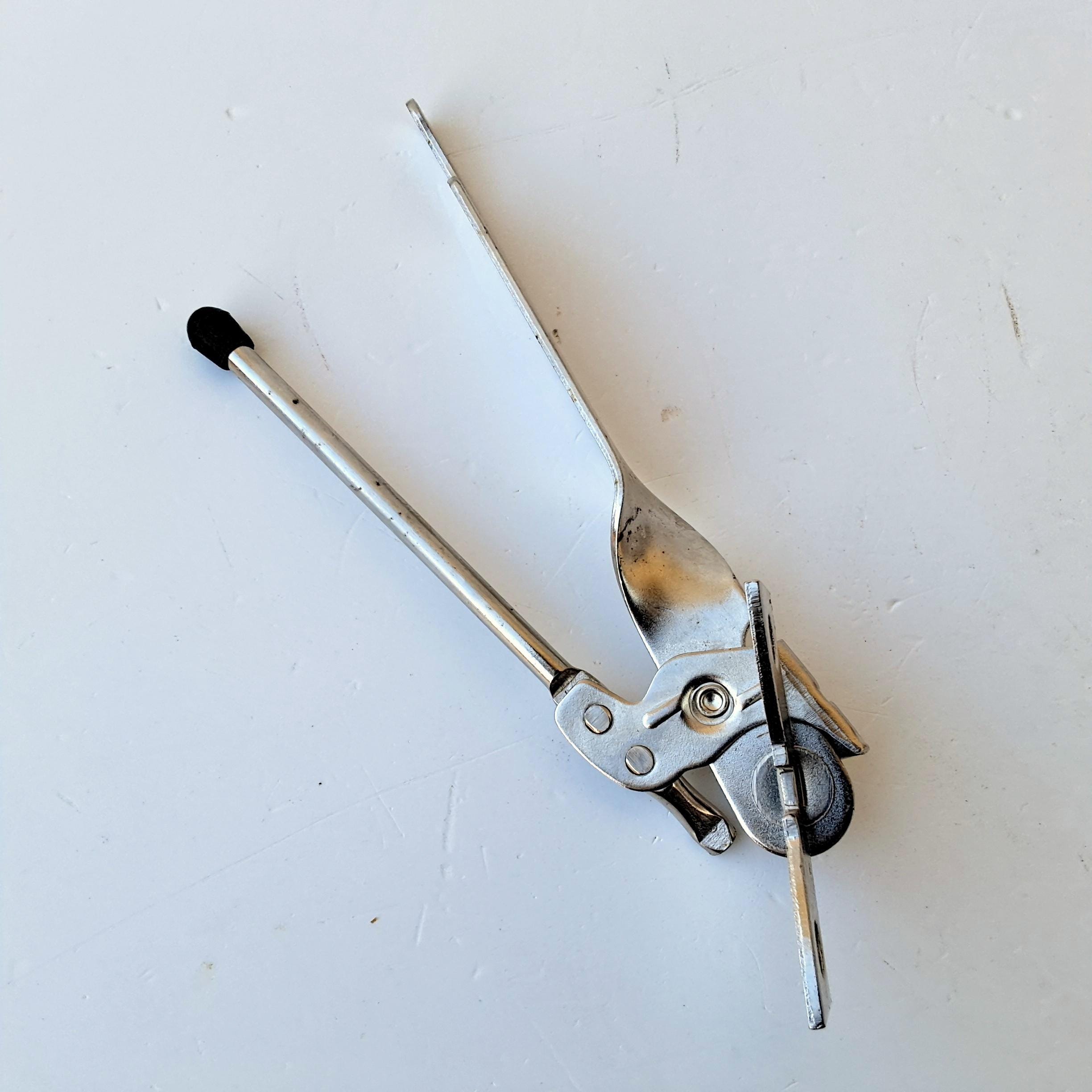 【骨董】栓抜き 古いもの 古いイタリア製未使用多機能栓抜き ヴィンテージキッチン用品 ブリキ栓