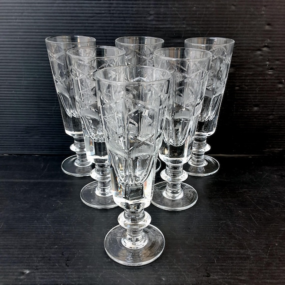 Set aus 6 Vintage Sektflöten – Italien 70er Jahre – elegantes geschliffenes Glas, klarer Ton