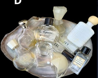 Vintage Miniatur Parfüm Flaschen Set in Schale – Chanel, Nina Ricci, Les Copains