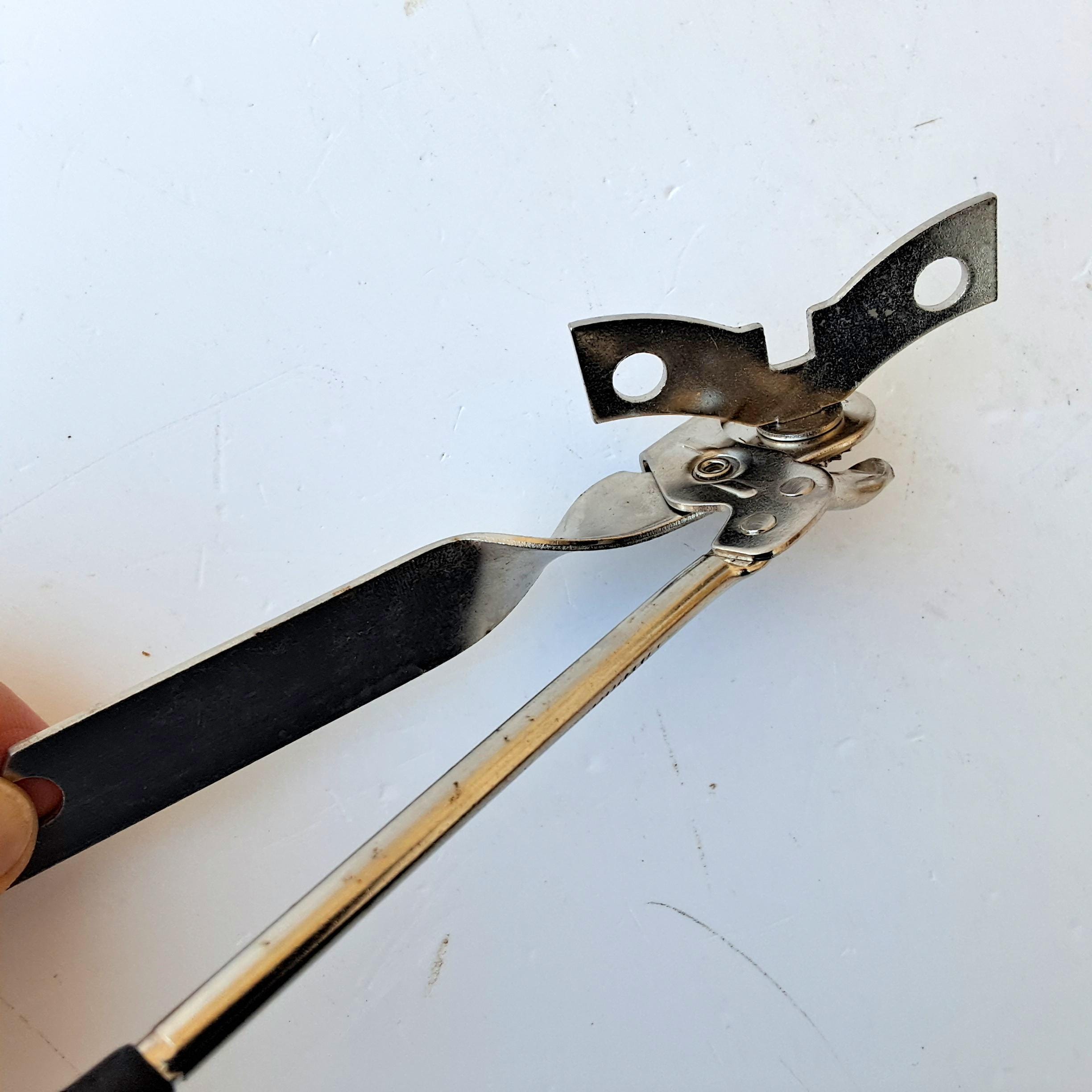 古いイタリア製未使用多機能栓抜き ヴィンテージキッチン用品 ブリキ栓