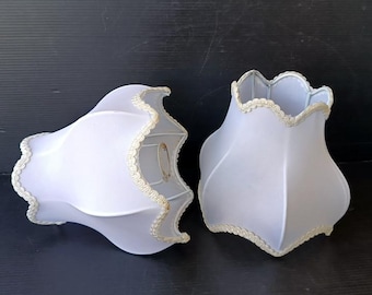 Vintage Italiaanse lampenkap, per stuk te koop – stoffen klokvormige kap met franjes – 26 cm basis, 20 cm hoogte