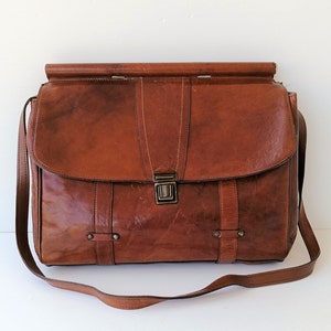 Vintage Italian Brown Leather Messenger Bag brown color leather medium hand bag, shoulder brown leather bag