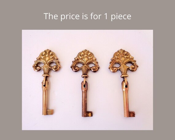 Antique Skeleton Keys - lot of 5 - Solid & Hollow Vintage Keys -  Fancy/Ornate