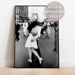 1945 VJ Day Times Square Kiss Photo Print - Vintage Photo of