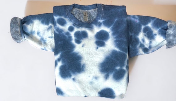 Tie dye sweatshirt / fleece lined, soft and comfortable! What more could perfect for cold winter days. Choose from multiple colors!