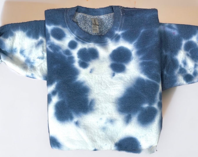 Featured listing image: Tie dye sweatshirt / fleece lined, soft and comfortable! What more could perfect for cold winter days. Choose from multiple colors!