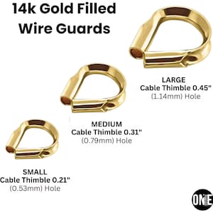 Puede incluir: Tres protectores de alambre rellenos de oro en tamaños pequeño, mediano y grande. La imagen incluye texto que indica los tamaños de las punteras de cable: 0,21", 0,31" y 0,45" con los tamaños de orificio correspondientes en milímetros. El texto "14k Gold Filled Wire Guards" está en la parte superior.